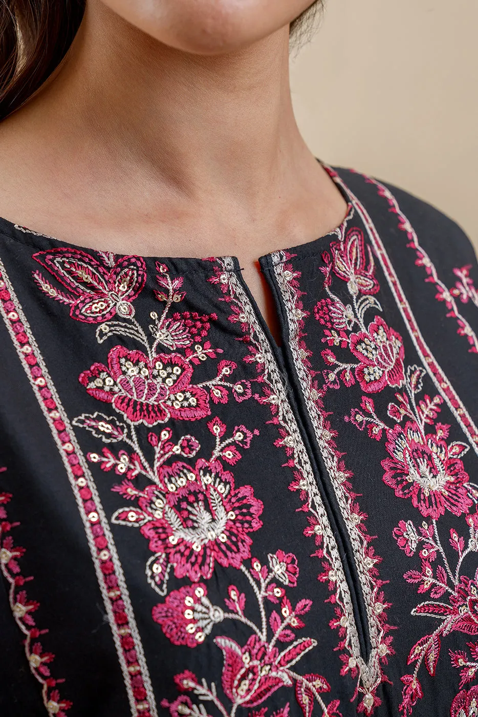 3 PIECE EMBROIDERED LAWN SUIT-SABLE SPRAY (UNSTITCHED)