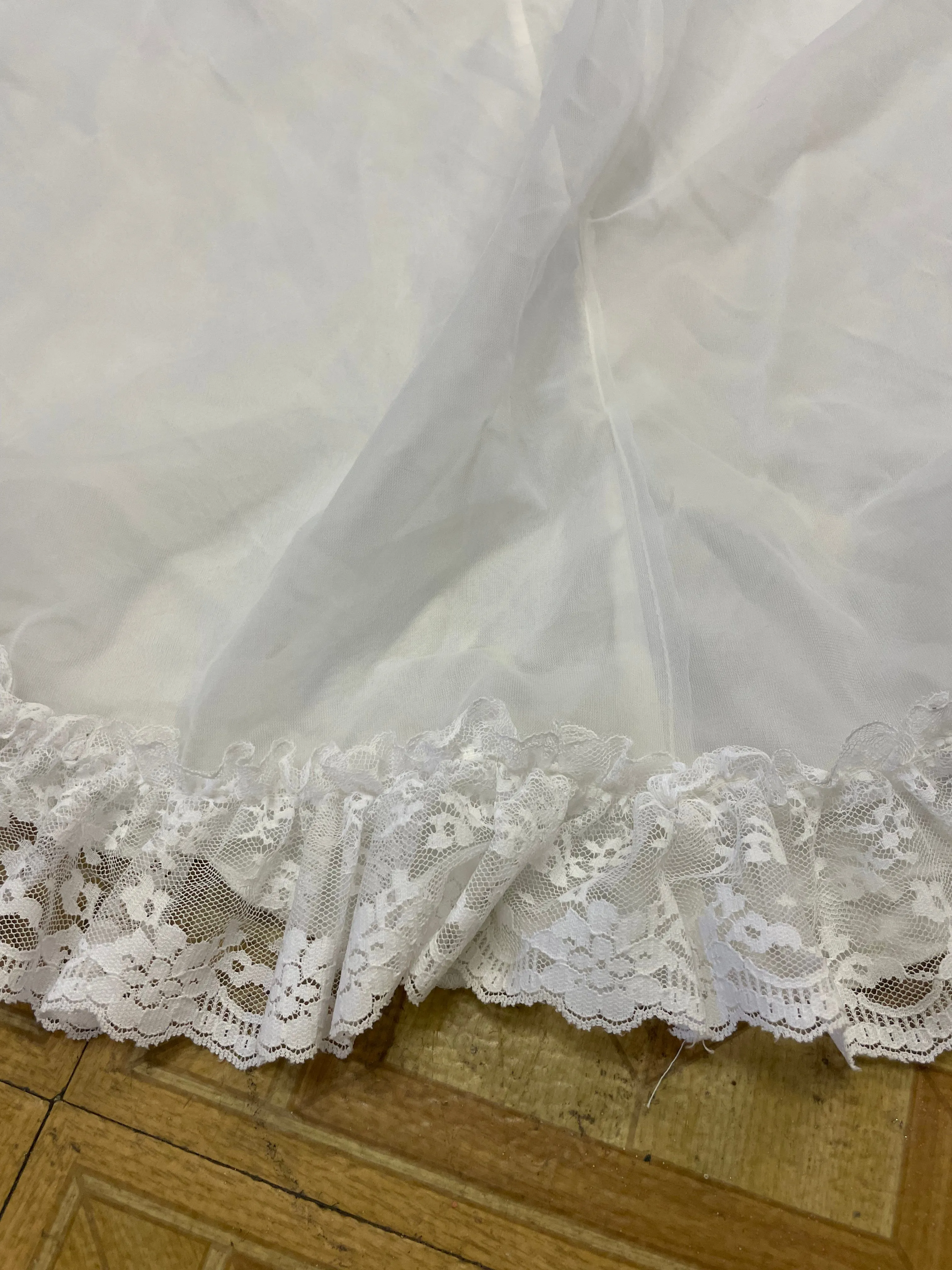 Vintage Sz 6/8 1980s White Lace Custom Wedding Dress w/ 8'6" Cathedral Train Long Sleeve 3 Tiered Veil