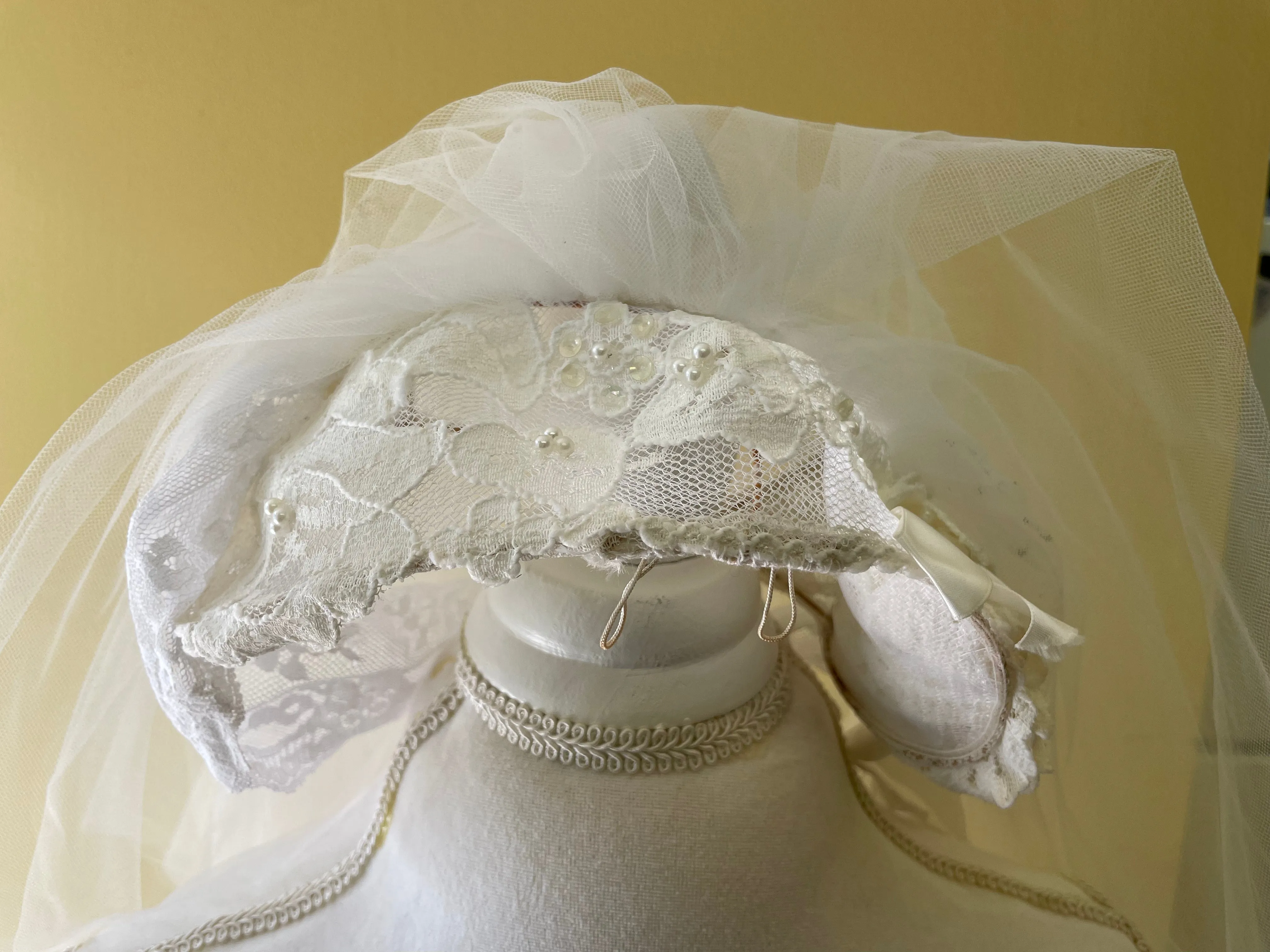 Vintage Sz 6/8 1980s White Lace Custom Wedding Dress w/ 8'6" Cathedral Train Long Sleeve 3 Tiered Veil