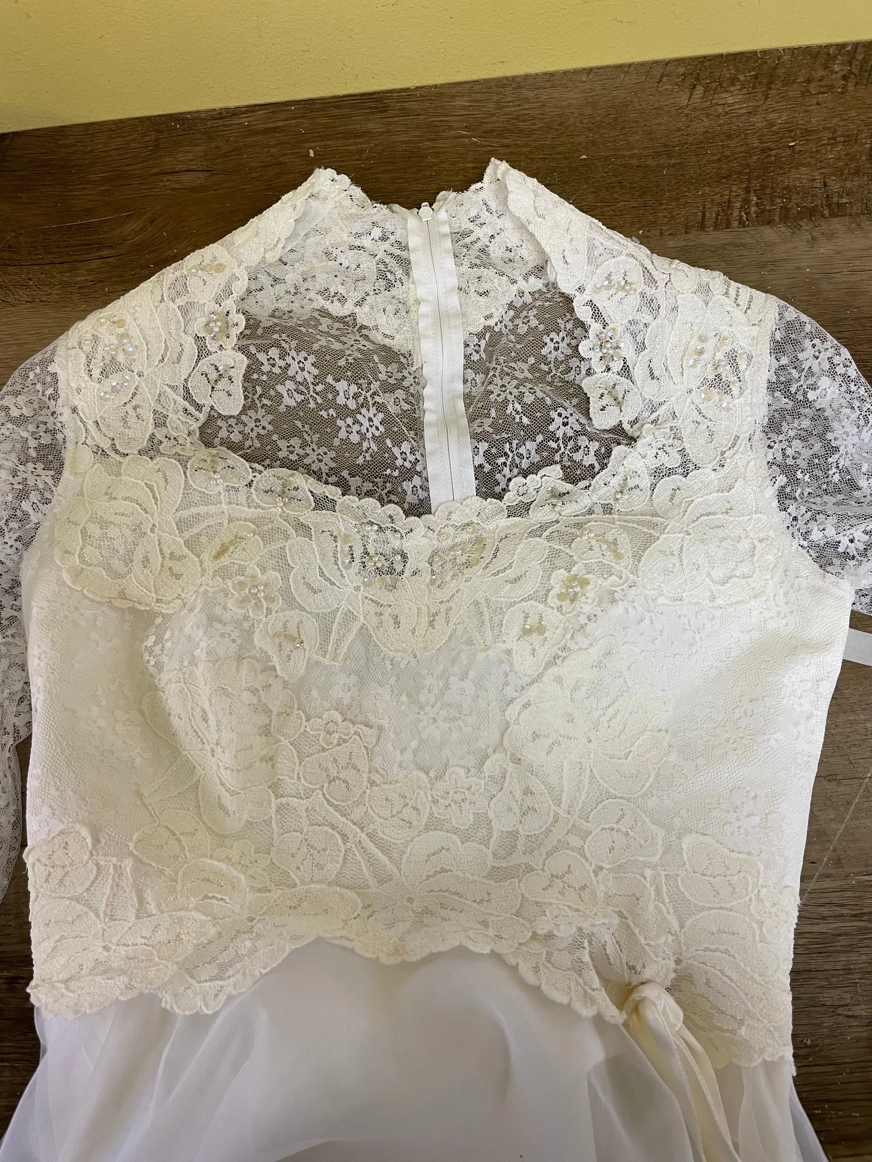 Vintage Sz 6/8 1980s White Lace Custom Wedding Dress w/ 8'6" Cathedral Train Long Sleeve 3 Tiered Veil