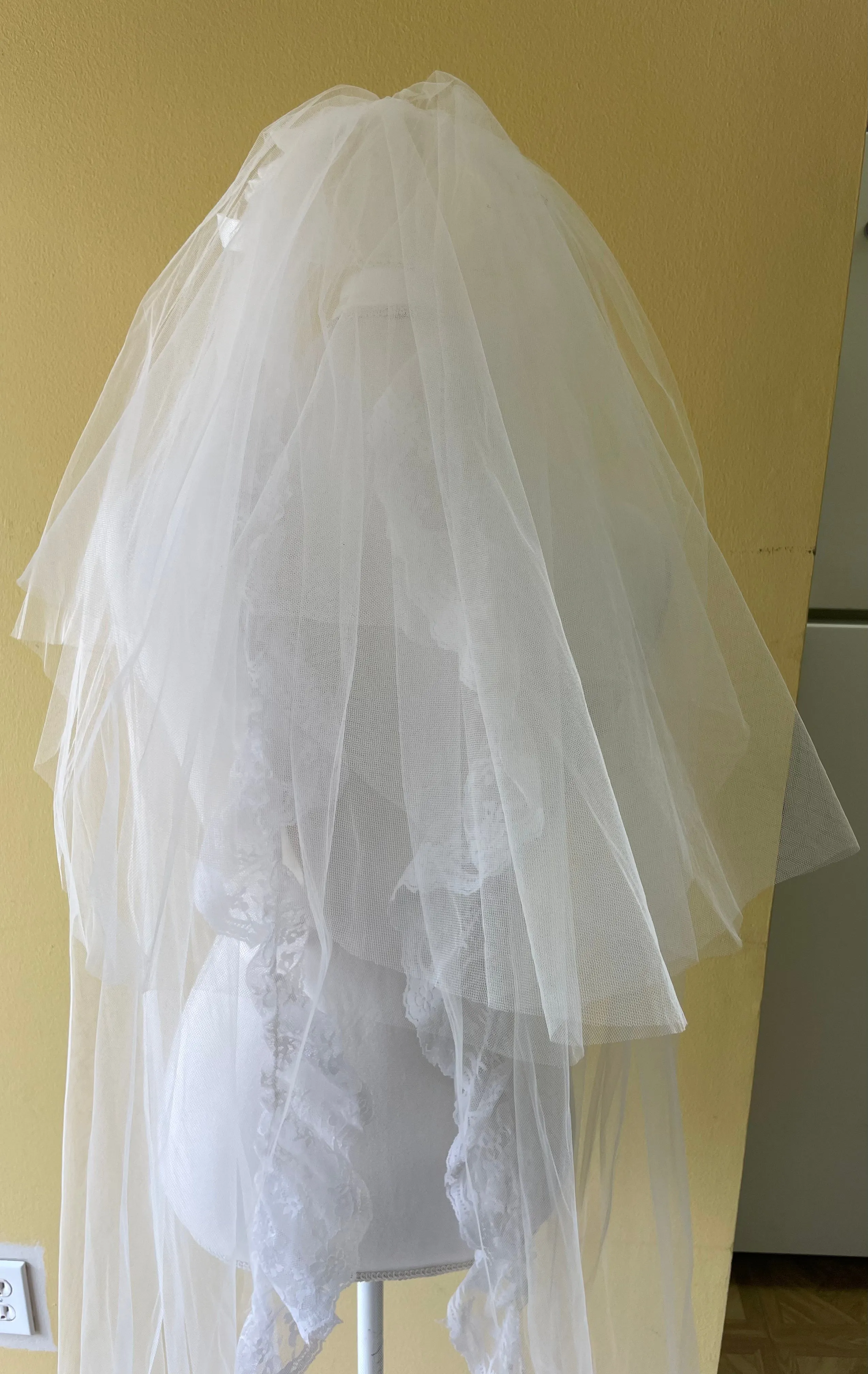 Vintage Sz 6/8 1980s White Lace Custom Wedding Dress w/ 8'6" Cathedral Train Long Sleeve 3 Tiered Veil